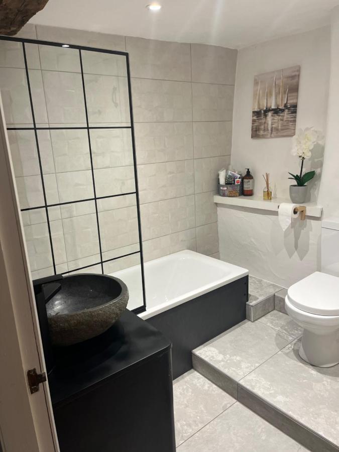 The Old Post Office, Cosy Grade II Listed 2 Bed Apartment ווינדרמר מראה חיצוני תמונה